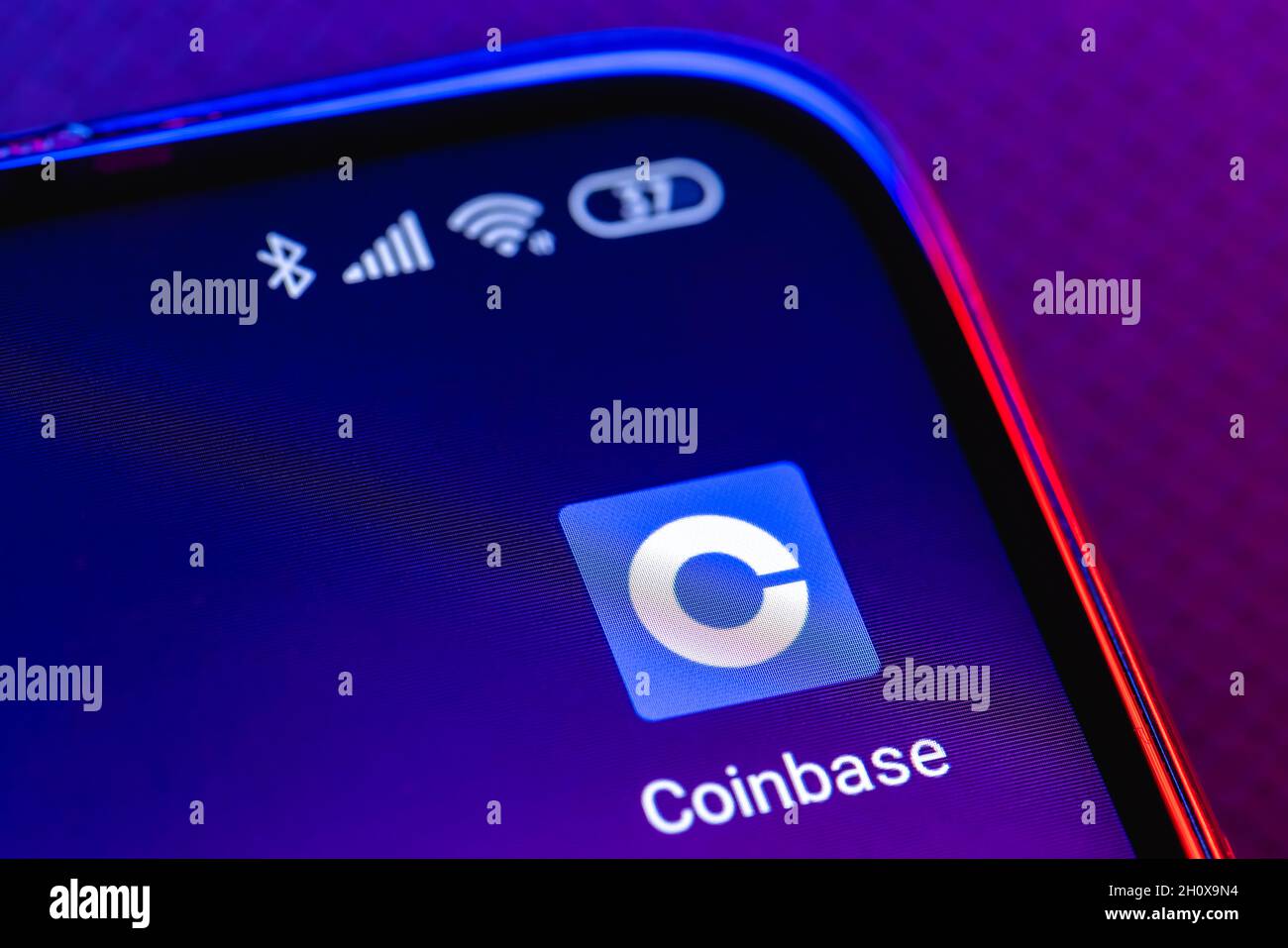 Coinbase crypto app hi-res stock photography and images - Alamy