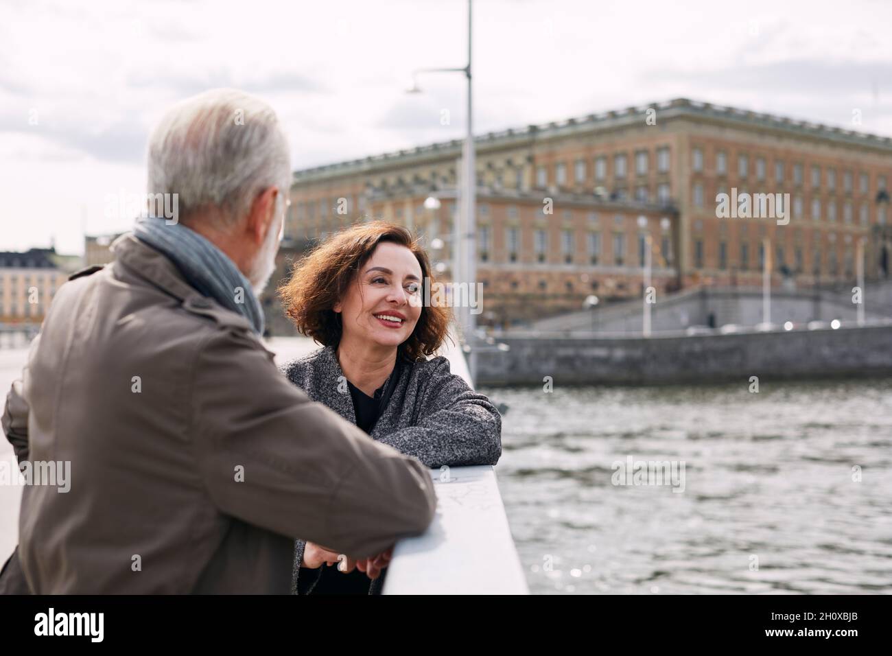 Couple on bridge hi-res stock photography and images - Alamy