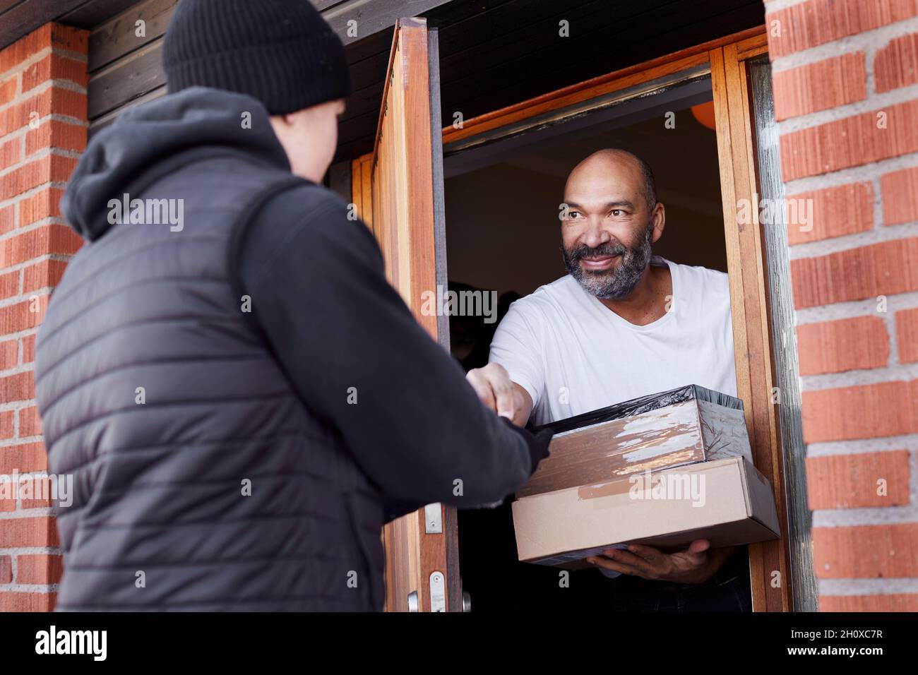 Man having parcels delivered Stock Photo - Alamy