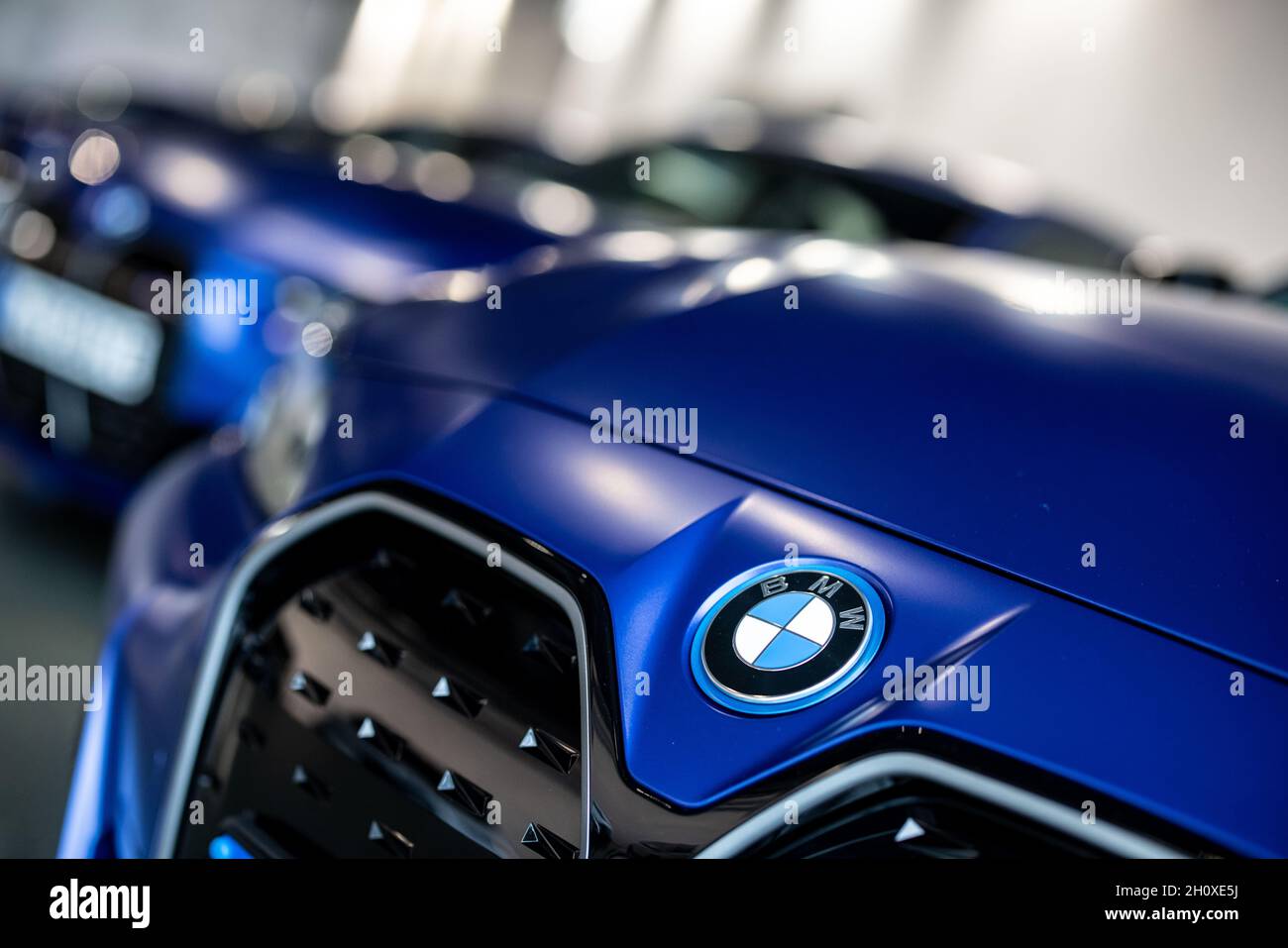Garching, Germany. 29th Sep, 2021. The BMW manufacturer logo is seen on