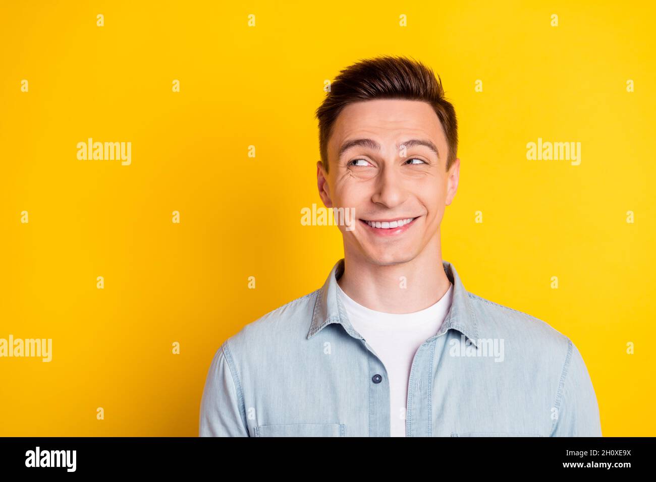Photo toothy beaming smiling hi-res stock photography and images - Alamy