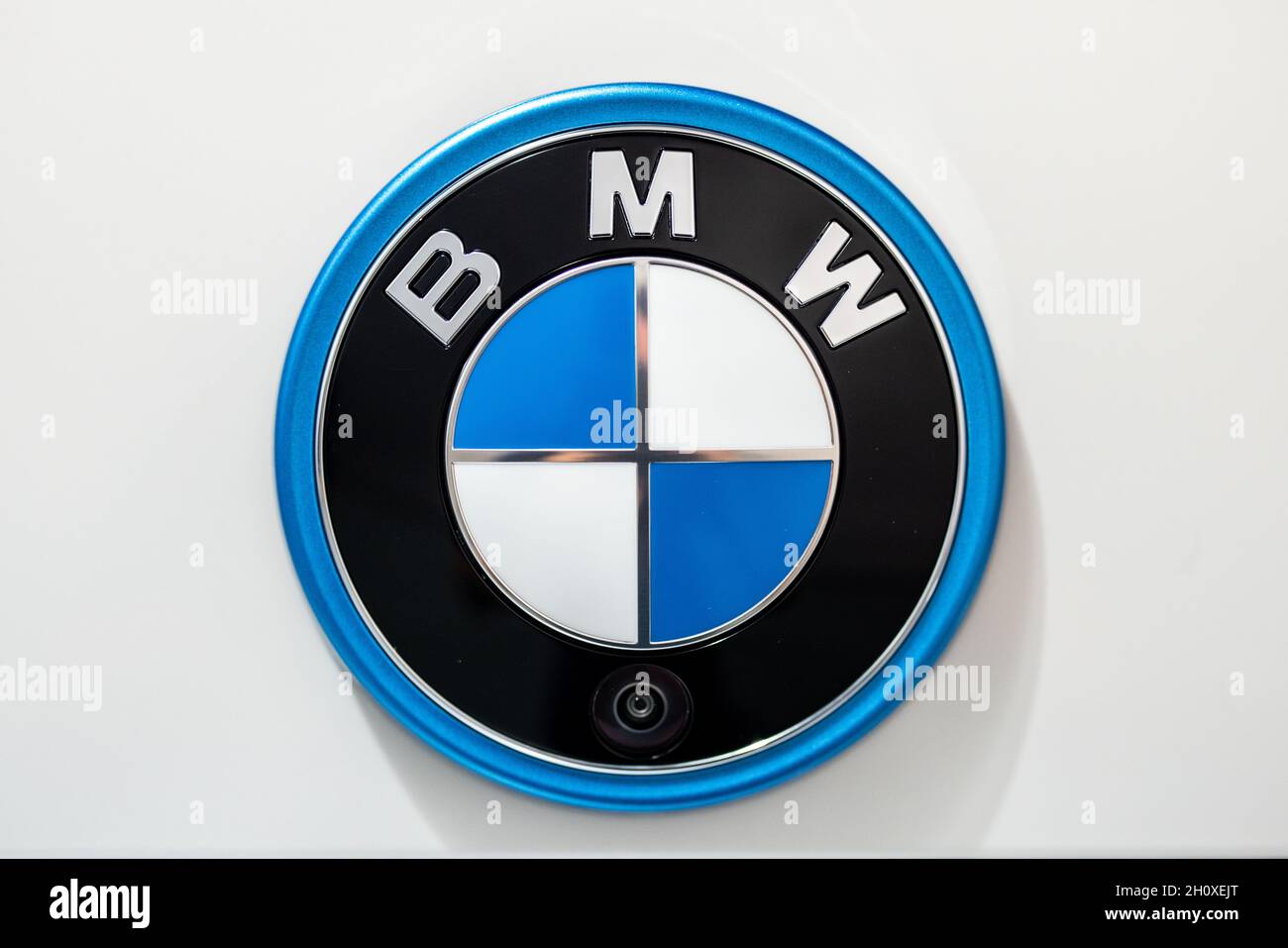Garching, Germany. 29th Sep, 2021. The BMW manufacturer's logo with  embedded rearview camera is seen on the rear of a BMW i4 during a BMW press  event. Credit: Matthias Balk/dpa/Alamy Live News