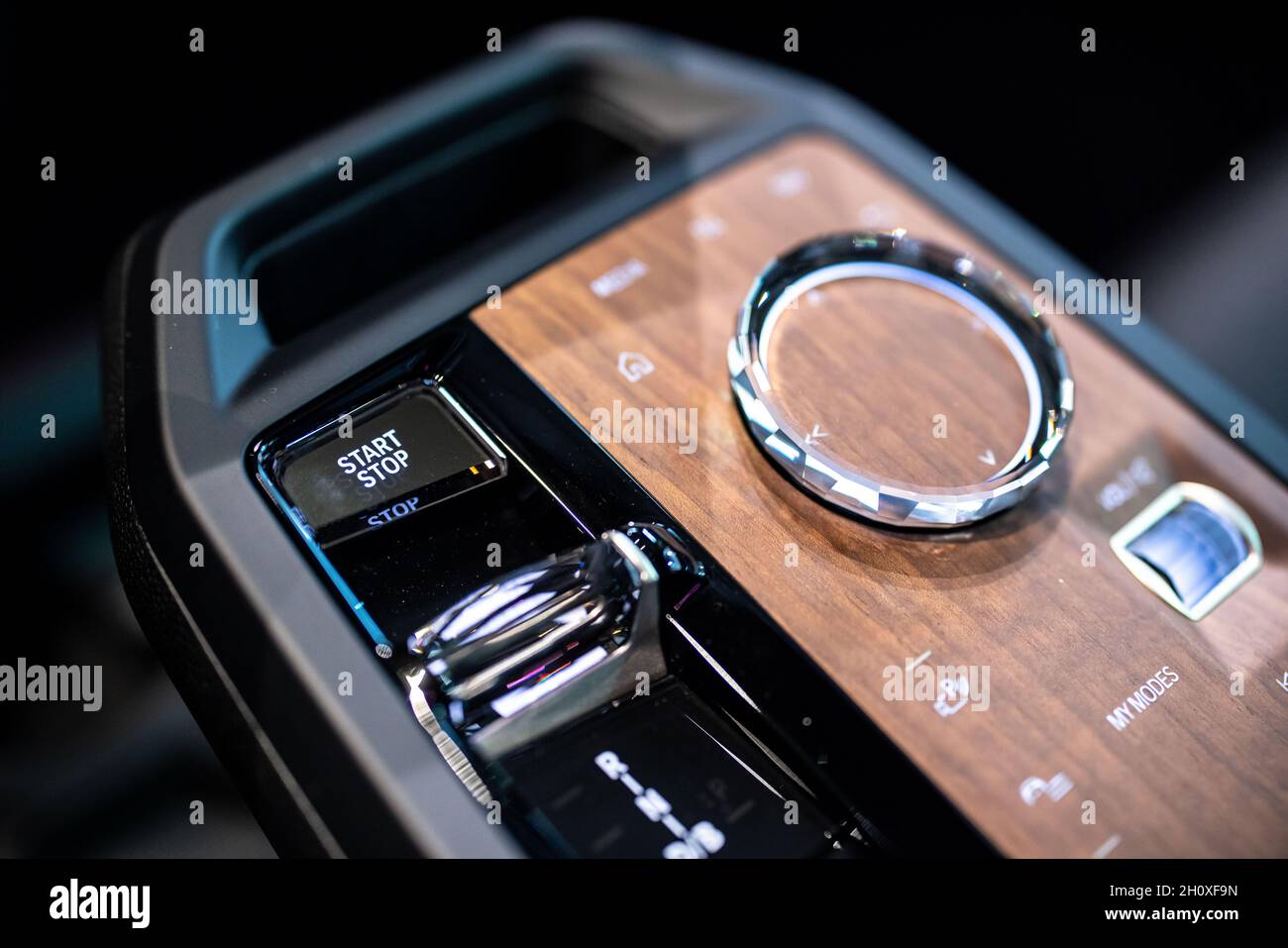 Garching, Germany. 29th Sep, 2021. The iDrive controller for controlling the various infotainment systems, as well as the paddle shifter, are seen on the center console inside a BMW iX during a BMW press event. Credit: Matthias Balk/dpa/Alamy Live News Stock Photo