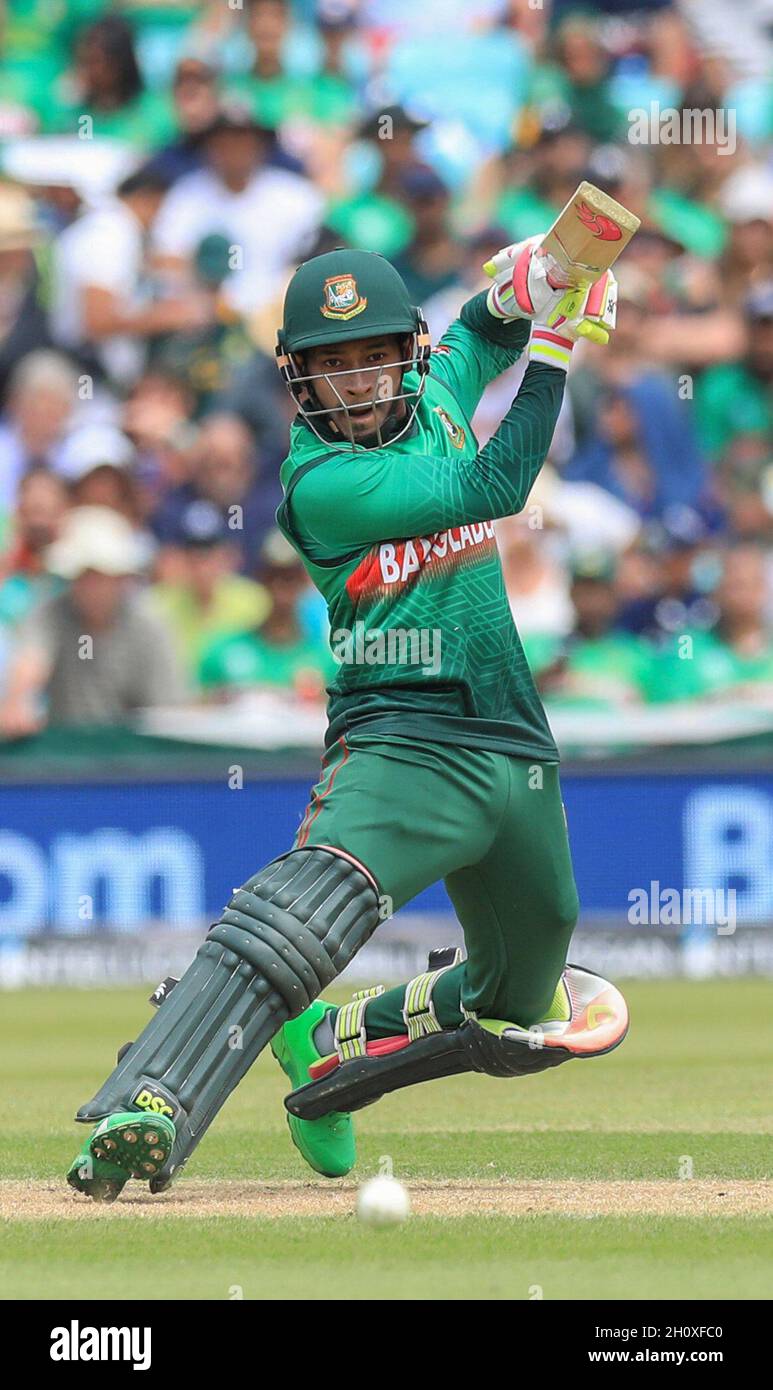 Porno rus onalar teng yashirish