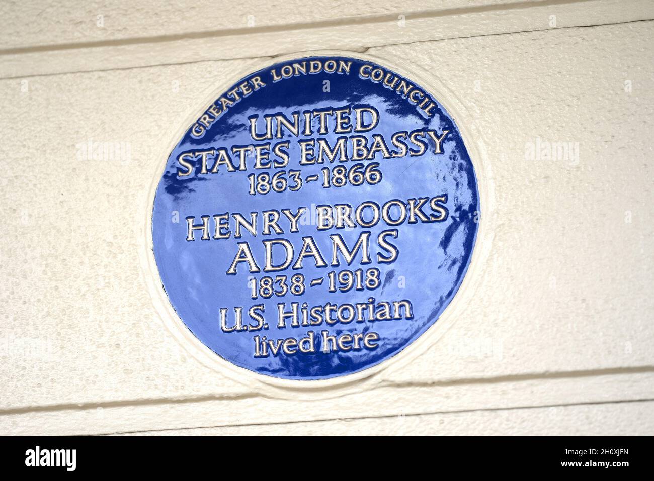 London, UK. Commemorative plaque: 'United States Embassy 1863-1866. Henry Brooks Adams 1838-1918 US historian lived here' at 98 Portland Place, Westmi Stock Photo