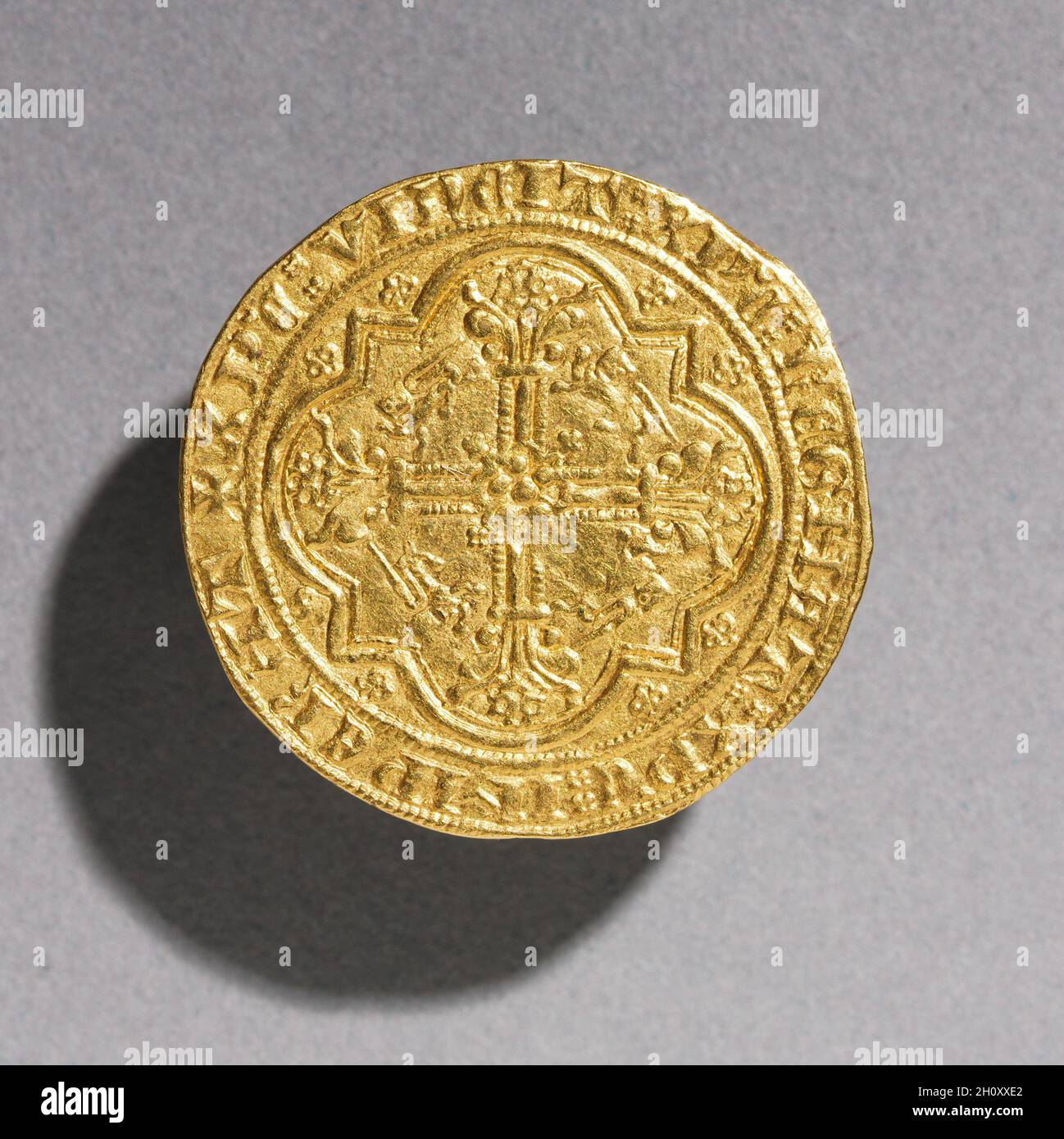 Leopard d'Or of Edward III of England (reverse), 1327-1377. England, Anglo-Gallic, Gothic period, 14th century. Gold; diameter: 3.4 cm (1 5/16 in.).  Known as a 'Golden Leopard' because of the crowned leopard on one side, this gold coin was minted for Edward III, king of England and France. Stock Photo