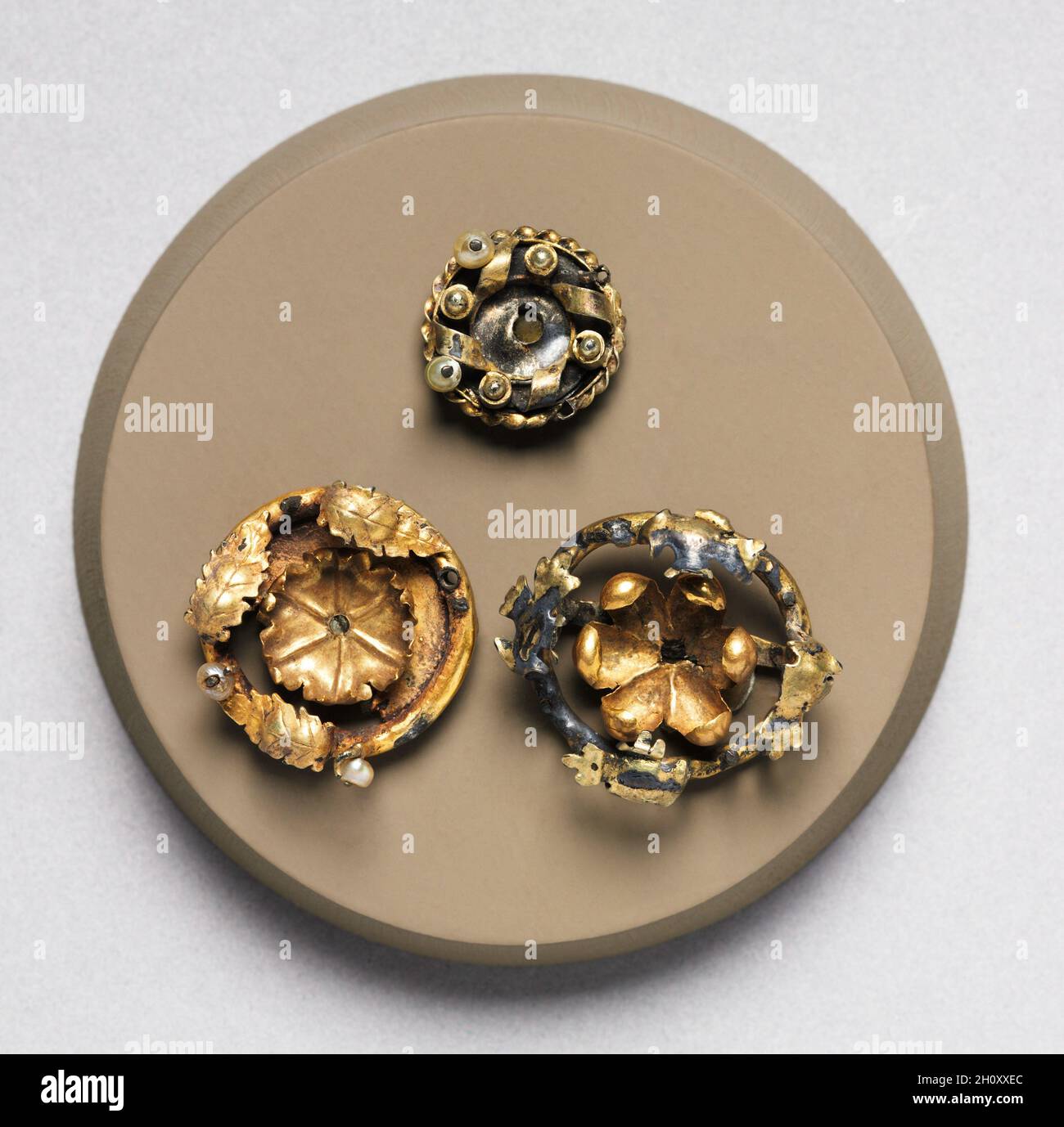 Cloak fastener hi-res stock photography and images - Alamy Cloak fastener hi-res stock photography and images - Alamy