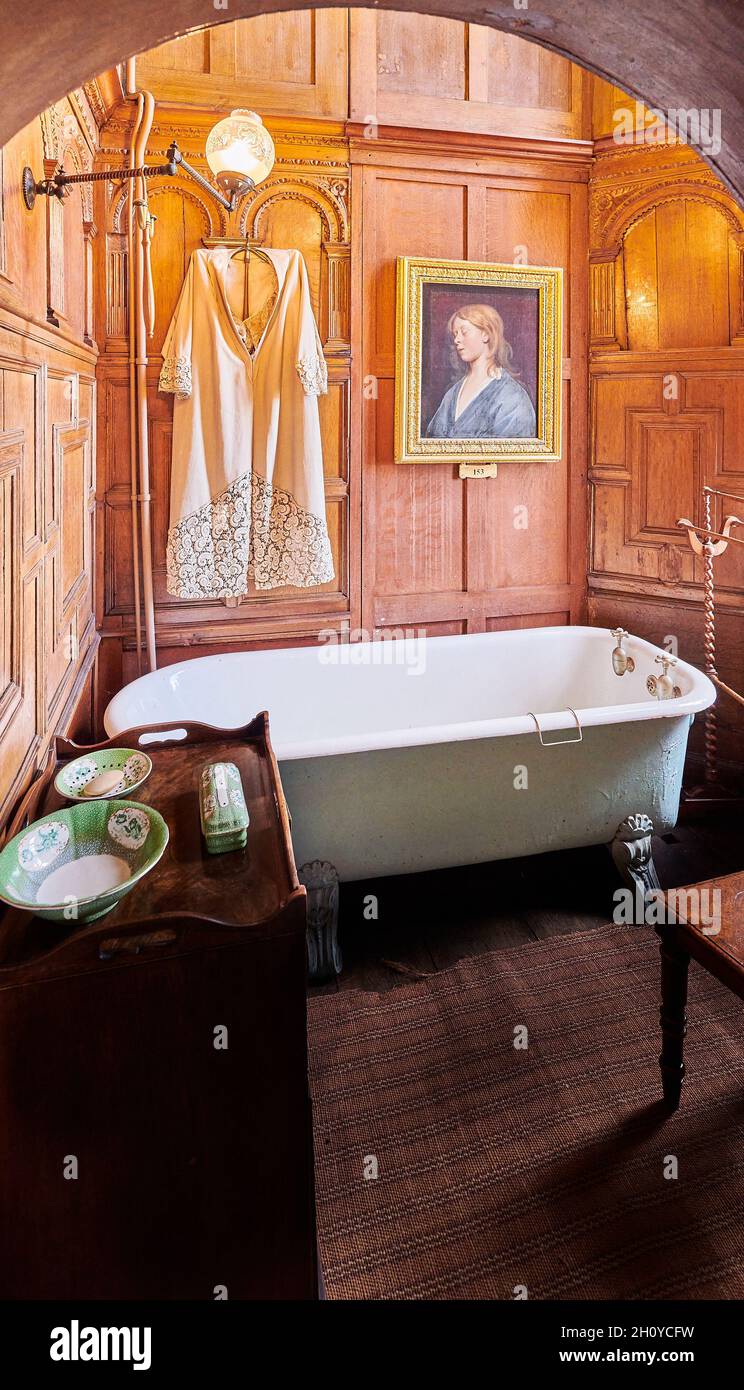 Bathroom in the Pagoda room at Burghley House, an elizabethan mansion ...