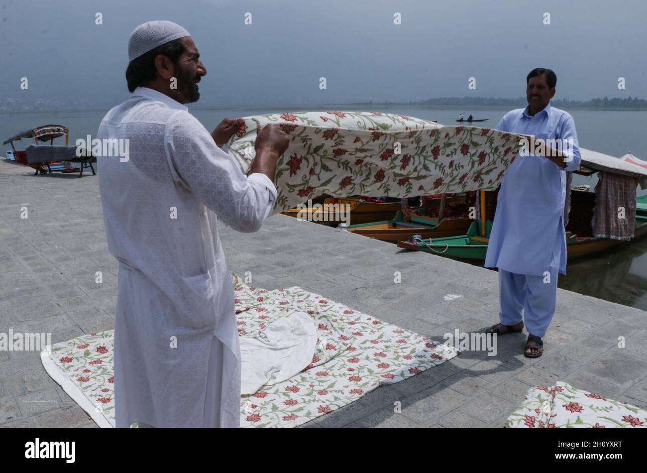 Kashmiri embroidery hires stock photography and images Alamy