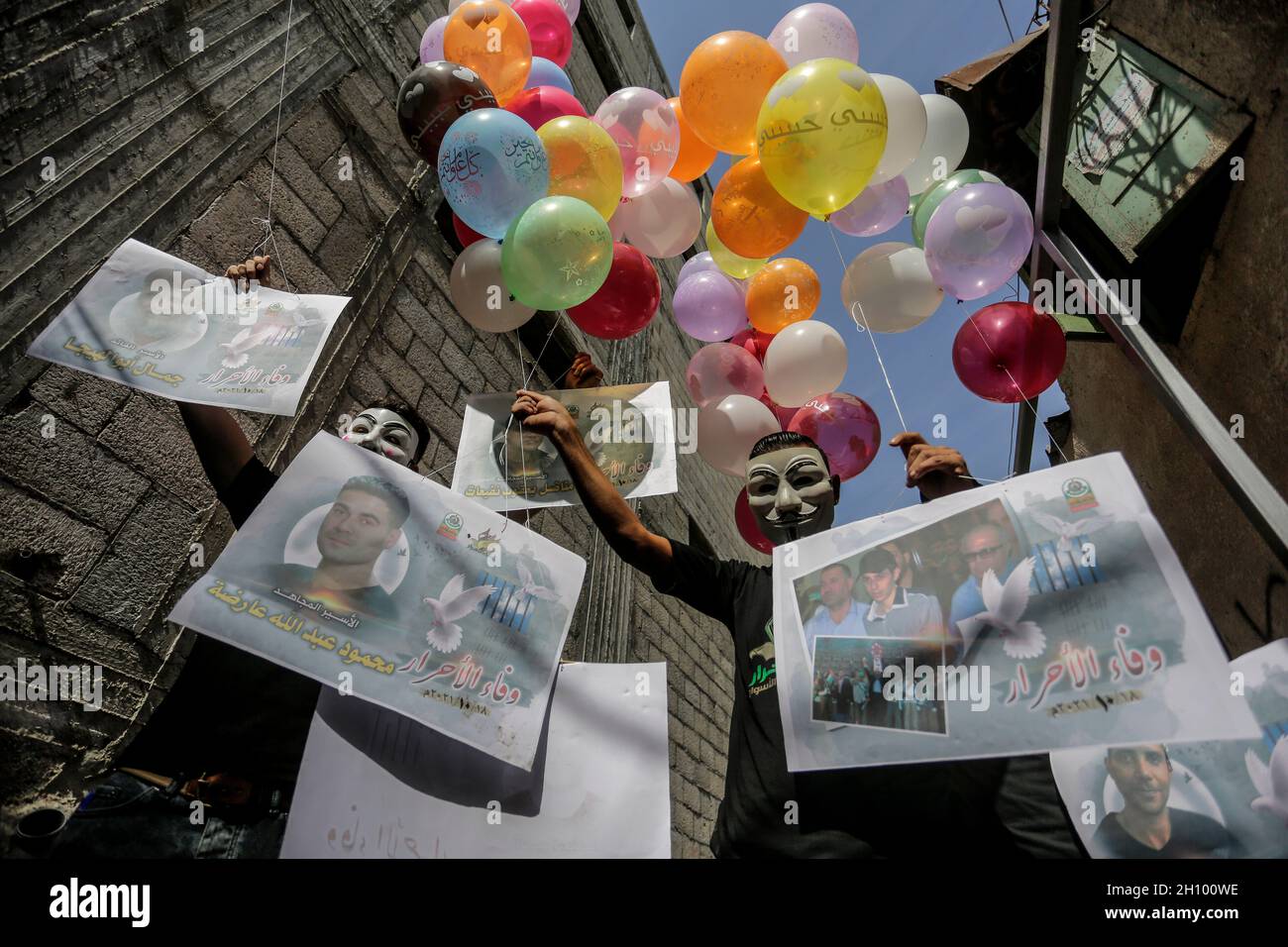 Gaza City, The Gaza Strip, Palestine. 15th Oct, 2021. Palestinians take ...