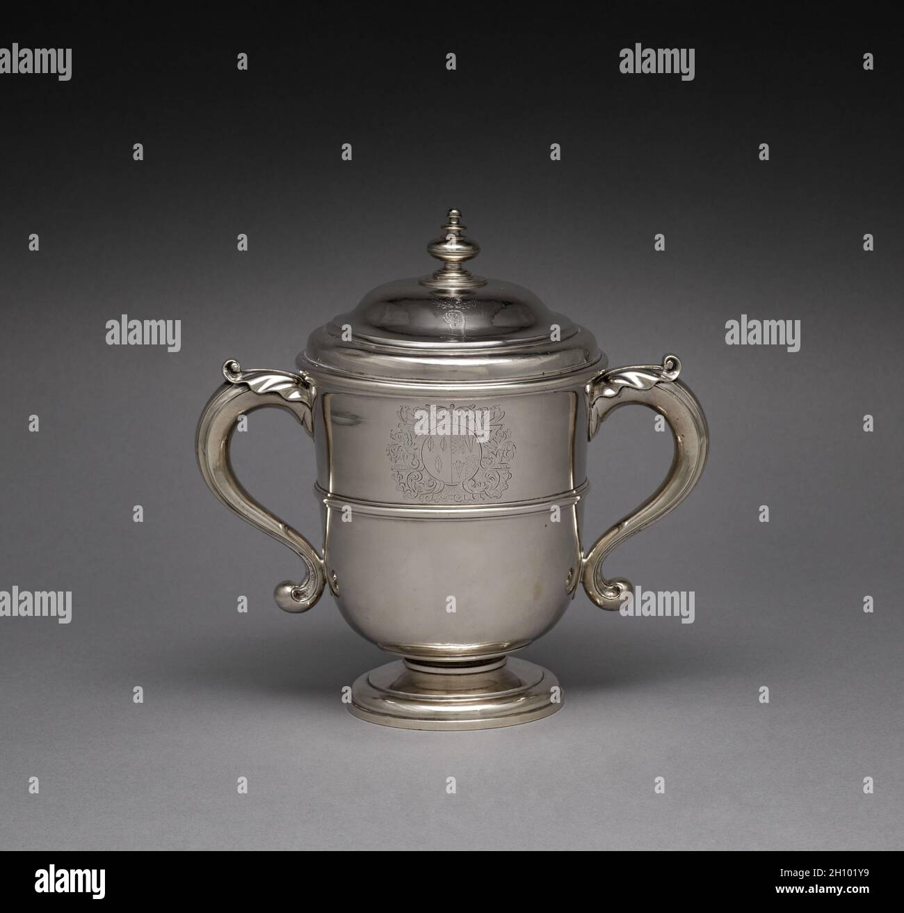 https://c8.alamy.com/comp/2H101Y9/two-handled-cup-1712-anthony-nelme-british-silver-overall-254-x-261-cm-10-x-10-14-in-nelme-was-one-of-the-most-famous-and-successful-native-english-silversmiths-of-a-time-when-huguenots-french-protestants-dominated-the-creation-of-richly-decorated-pieces-for-the-most-fashionable-market-2H101Y9.jpg