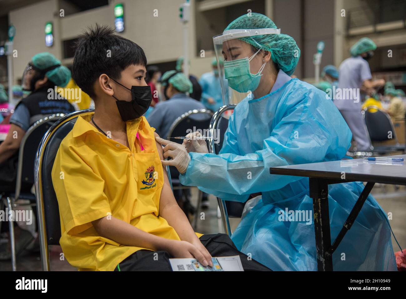 Wearing thong hires stock photography and images Alamy