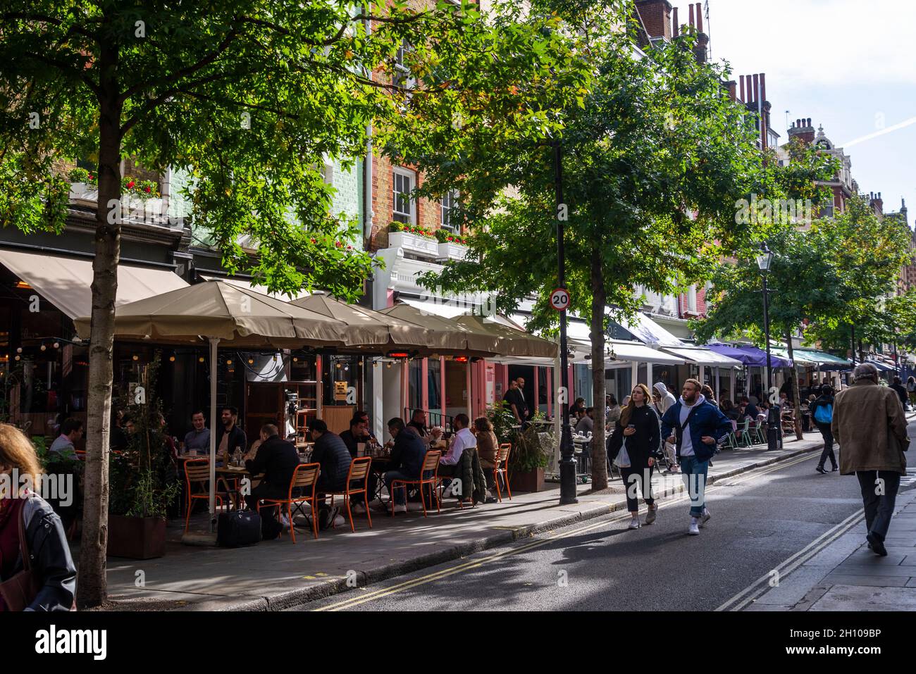 A busy Oxford Street, City of Westminster, Central London, England, UK  Stock Photo - Alamy