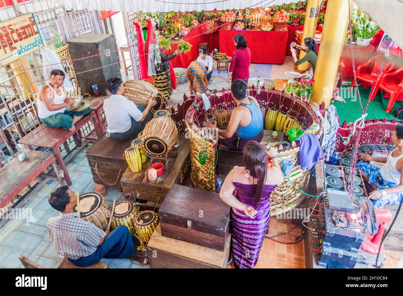 BAGO, MYANMAR - DECEMBER 10, 2016: Musicians in Shwemawdaw Pagoda in Bago. Stock Photo