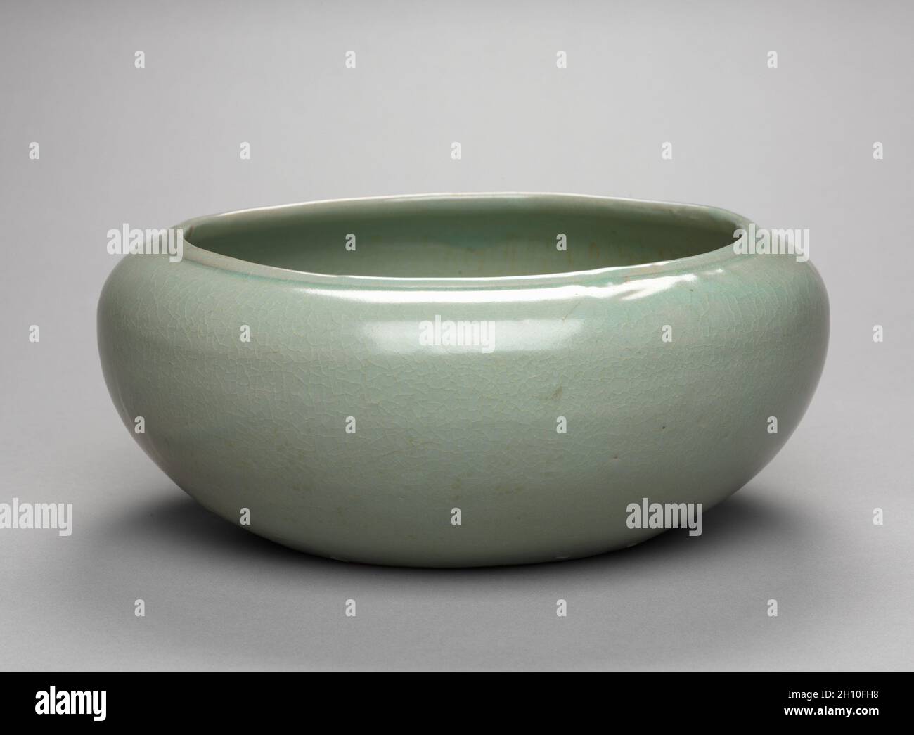 Green celadon bowl hi-res stock photography and images - Alamy