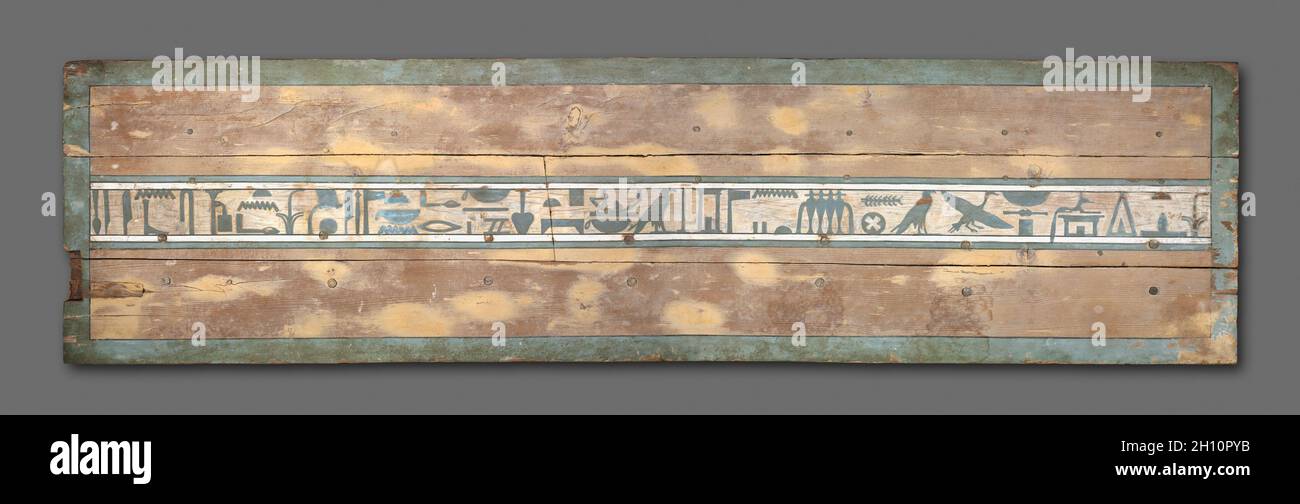 Coffin of Senbi (Lid), 1918-1859 BC. Egypt, Meir, Middle Kingdom, Dynasty 12, reign of Amenemhat II to Sesostris III. Gessoed and painted cedar; overall: 69.7 x 55 x 213 cm (27 7/16 x 21 5/8 x 83 7/8 in.). Stock Photo
