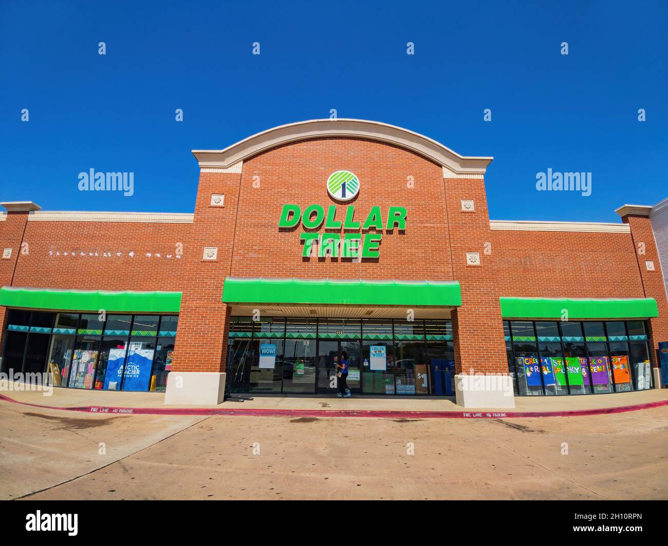 A Dollar Deal store in Downtown Newark, NJ Stock Photo - Alamy