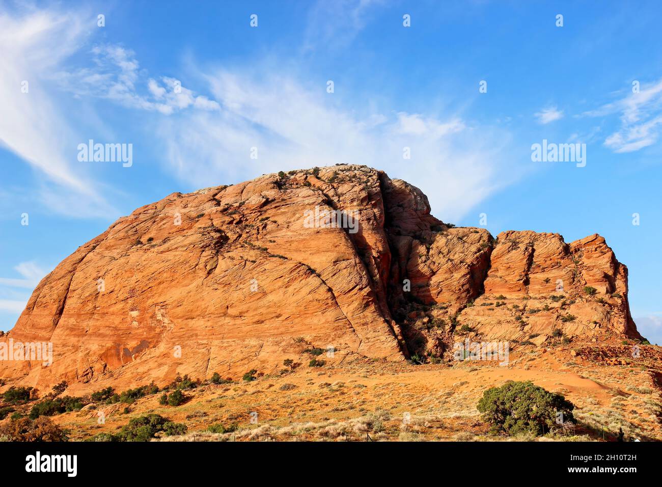Large rock outcropping hi-res stock photography and images - Alamy