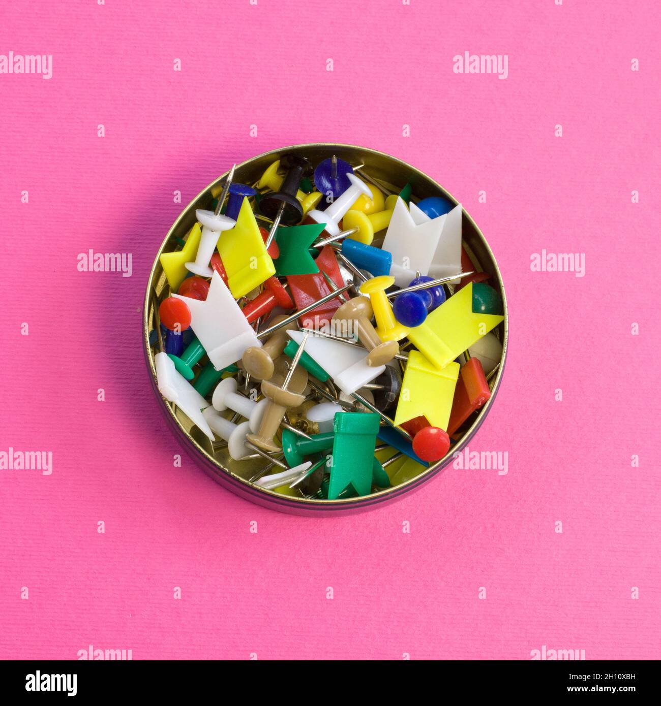 Drawing pin tin hires stock photography and images Alamy