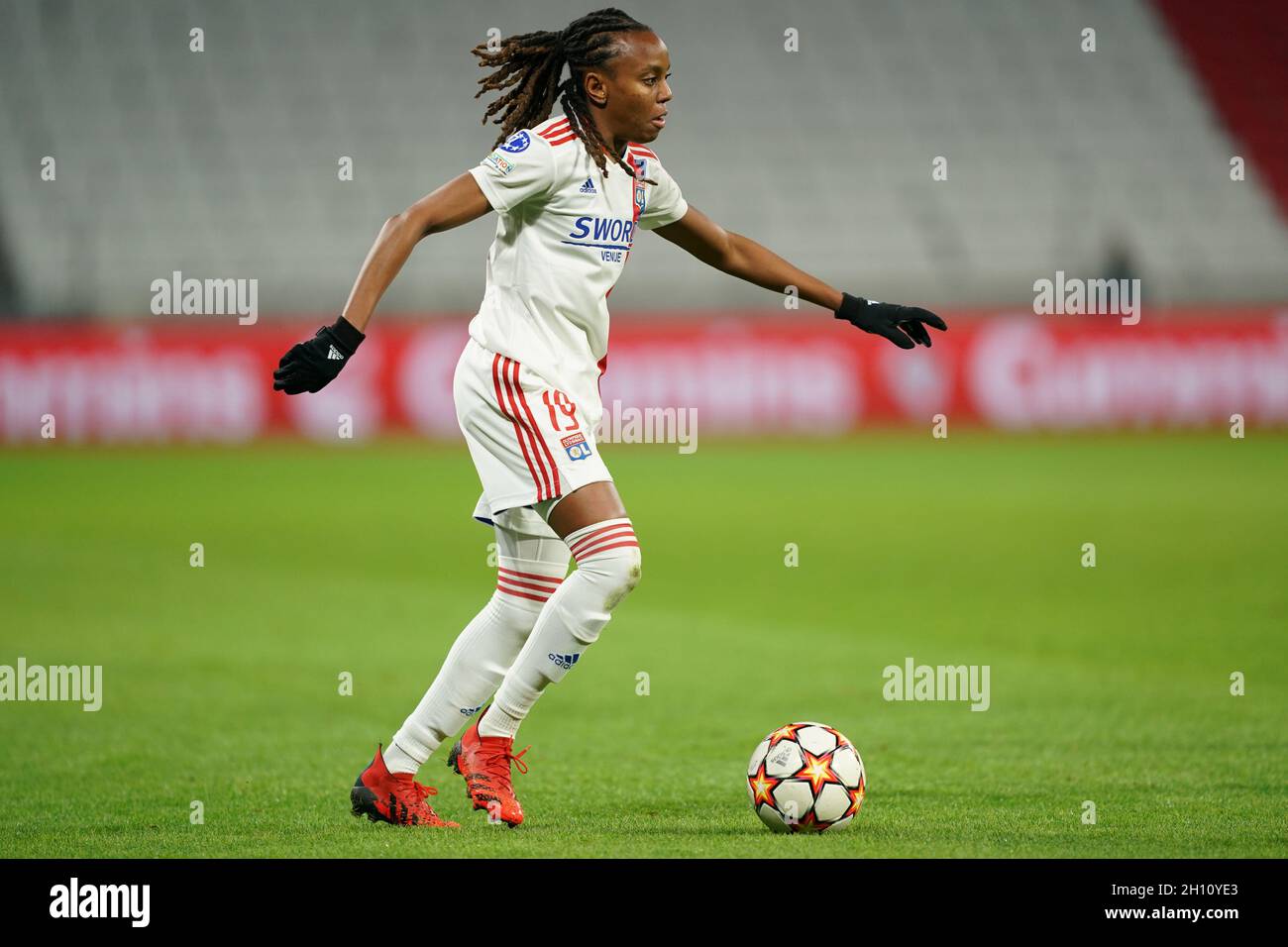 Lyon, France. 14th Oct, 2021. Emelyne Laurent (19 Lyon) controls the ball  (action) during the UEFA Womens Champions League Group stage round 2  football match between Olympique Lyonnais and SL Benfica at