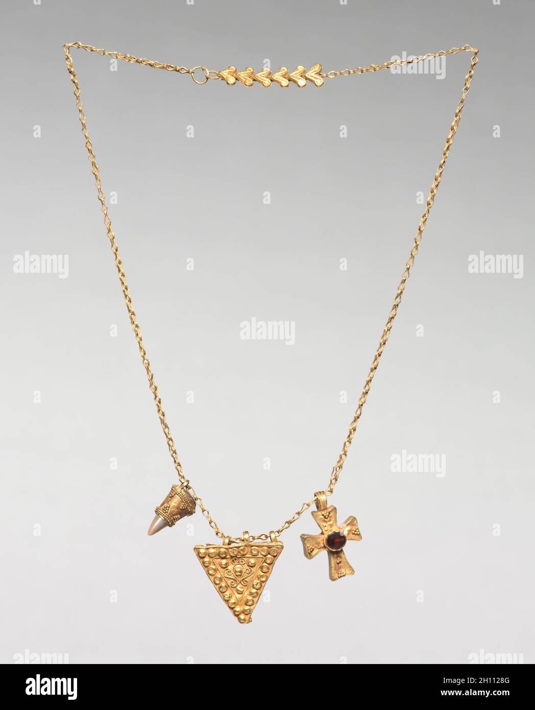 6th century. Gold with granulation 