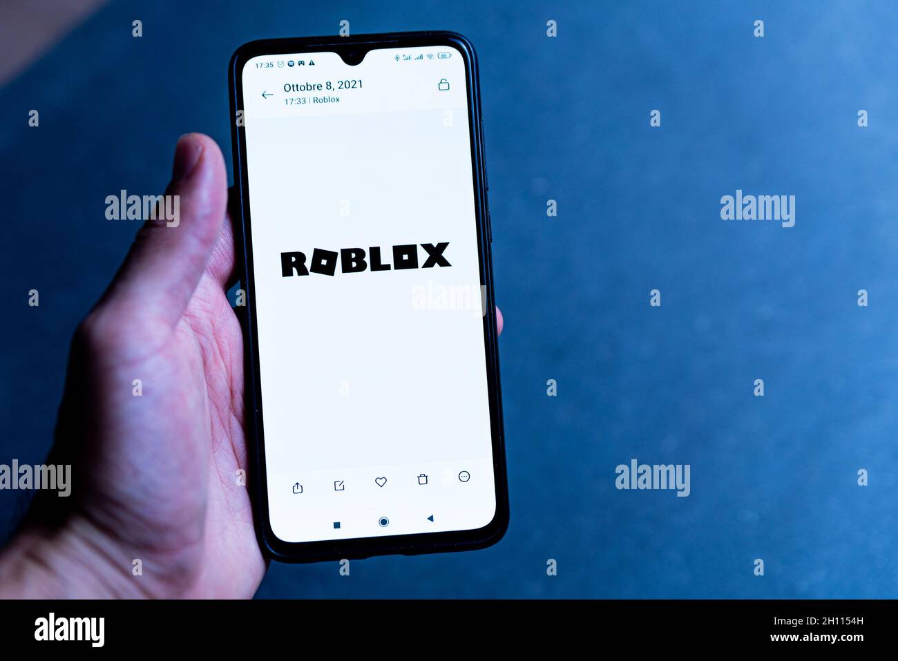 Barcelona Spanha, 13 De Outubro De 2021 : O Aplicativo Roblox é