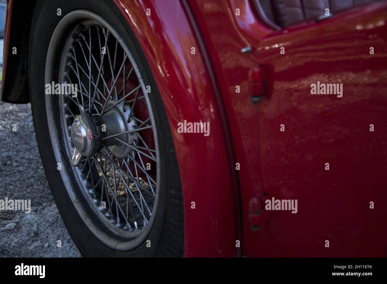 Vintage auto spoke wheel hi-res stock photography and images - Alamy