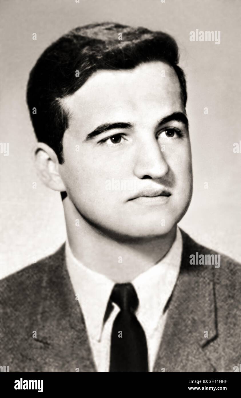 1966 , USA : The american actor JOHN BELUSHI ( 1949 - 1982 ), aged 17, photo in the High School Yearbook . Unknown photographer .-  HISTORY - FOTO STORICHE - ATTORE - MOVIE - CINEMA  - personalità  da giovane - personality personalities when was young - PORTRAIT - RITRATTO - TEENAGER - ADOLESCENZA - ADOLESCENTE - CHILDREN - CHILDHOOD - tie - cravatta - COMICO --- ARCHIVIO GBB Stock Photo