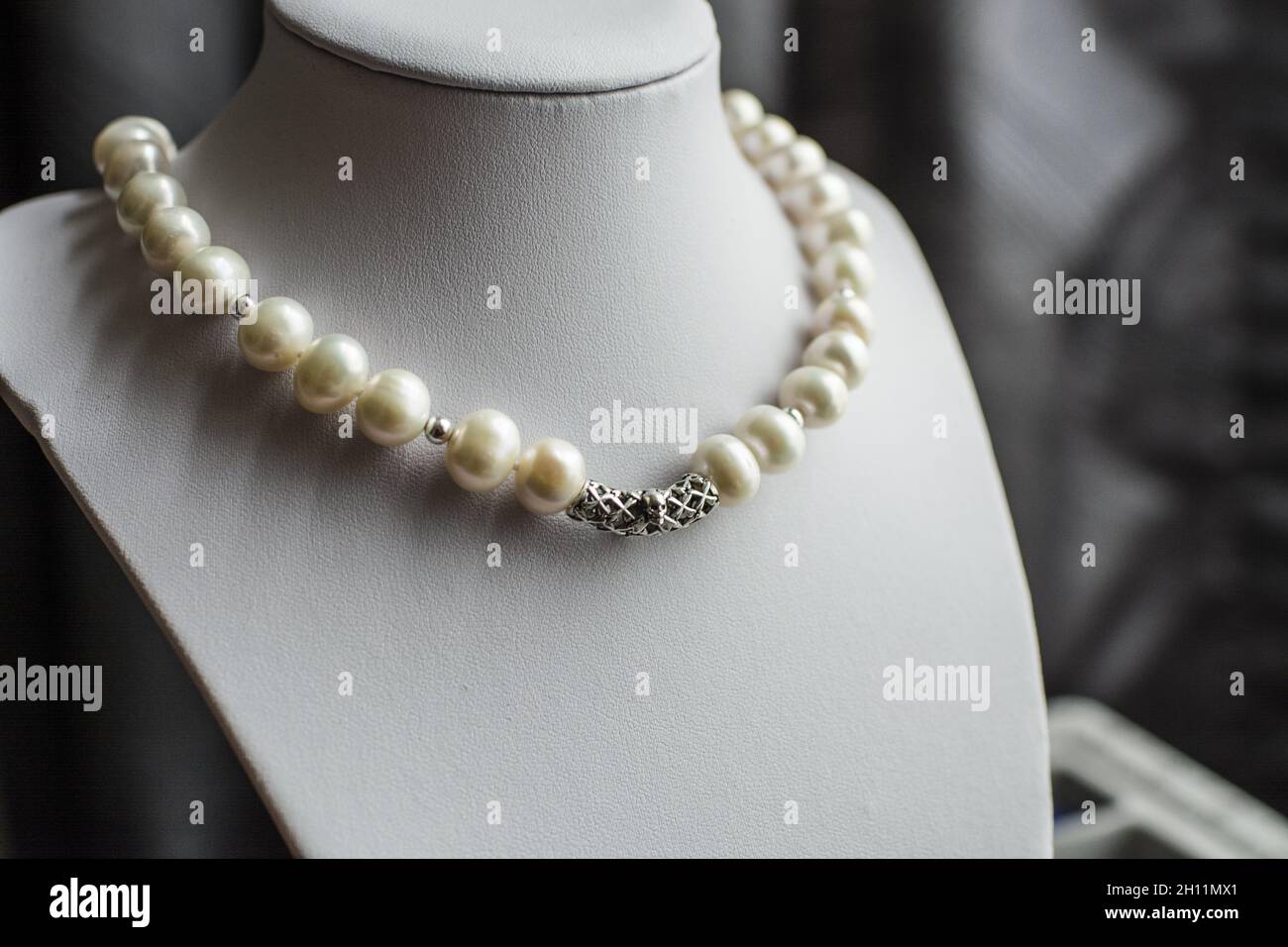 jewellery display bust with white pearl necklace Stock Photo Alamy