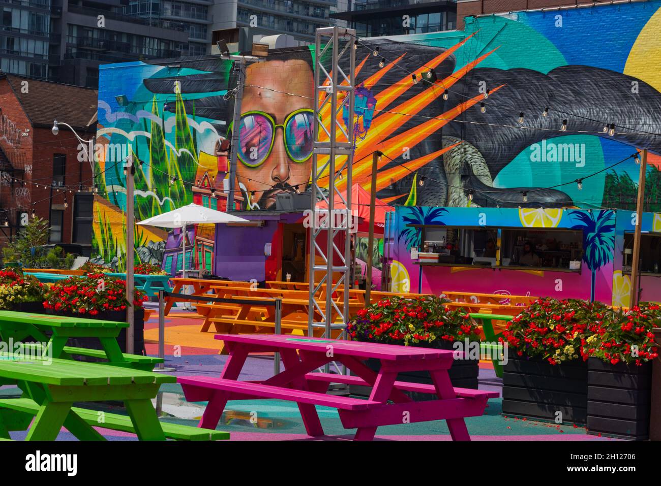 Colorful murals in a downtown business and residential area, Toronto, Canada Stock Photo Alamy