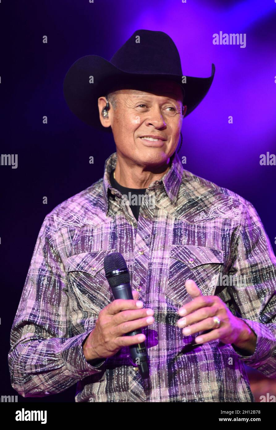 Hiawassee, GA, USA. 15th Oct, 2021. Neal McCoy on stage for Neal McCoy