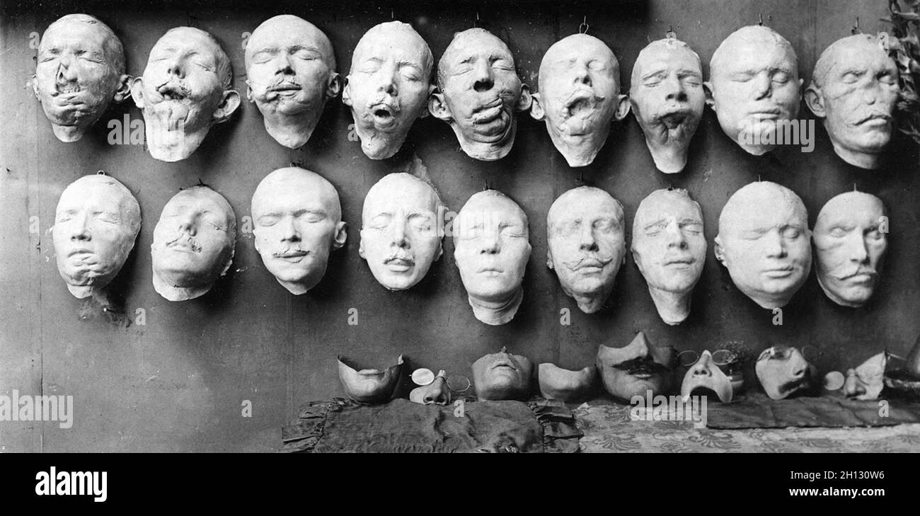 The top row of casts shows the molds from the soldiers’ disfigured faces.The bottom row of casts shows the molds with restorative work sculpted by Anna Coleman Ladd. Stock Photo