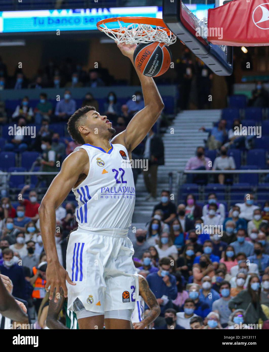 Madrid, Spain. 15 October 2021. Turkish Airlines Euroleague Basketball; Real  Madrid versus Panathinaikos OPAP Athens; Walter Tavares (Real Madrid  Baloncesto) hangs from the net after a dunk Credit: Action Plus  Sports/Alamy Live