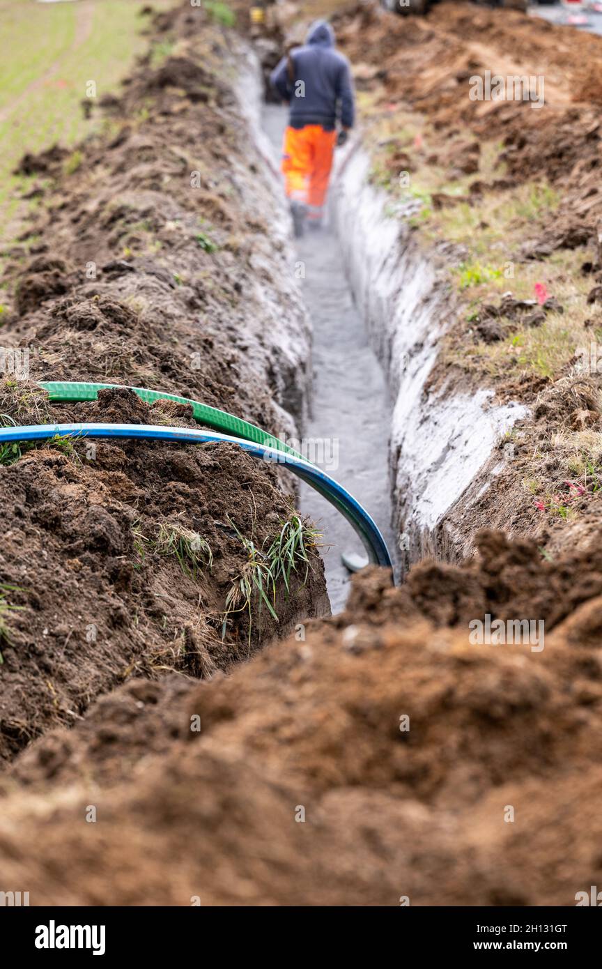 Wald, Germany. 12th Oct, 2021. Fiber optic cables are laid in the