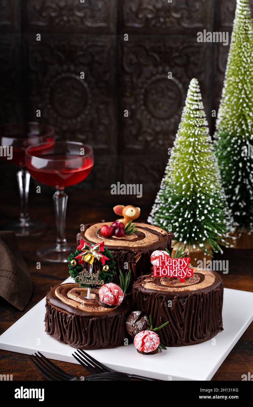 Yule log chocolate cake with frosting for Christmas Stock Photo Alamy