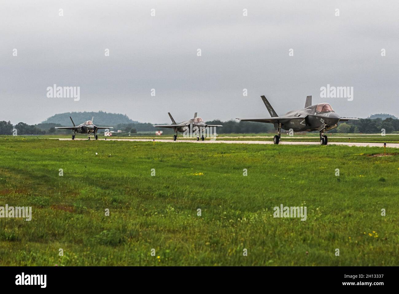 F35s from MCAS Yuma taxi back to the apron after a training exercise