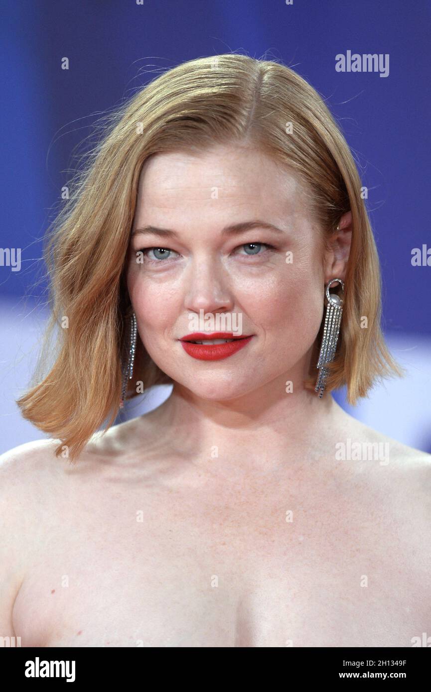 Sarah snook succession hi-res stock photography and images - Alamy