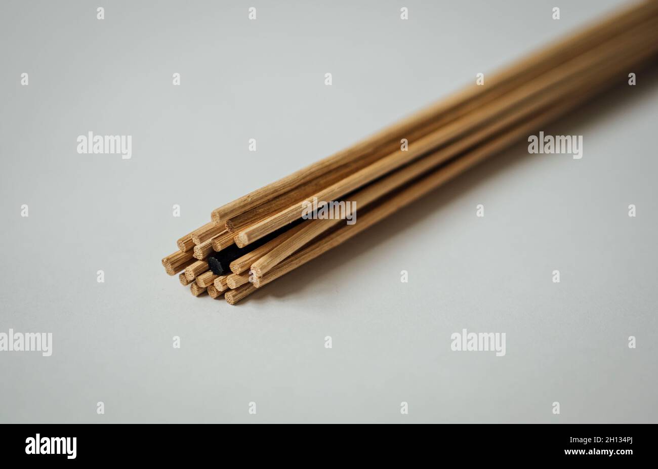 Light wood chopsticks hi-res stock photography and images - Alamy