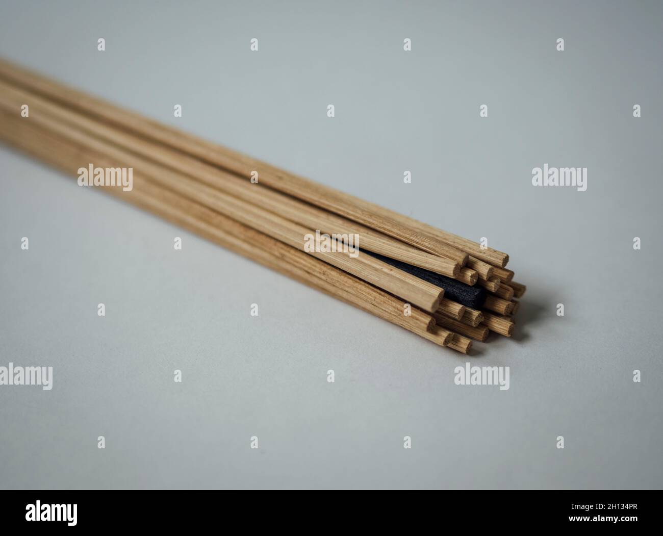 Light wood chopsticks hi-res stock photography and images - Alamy