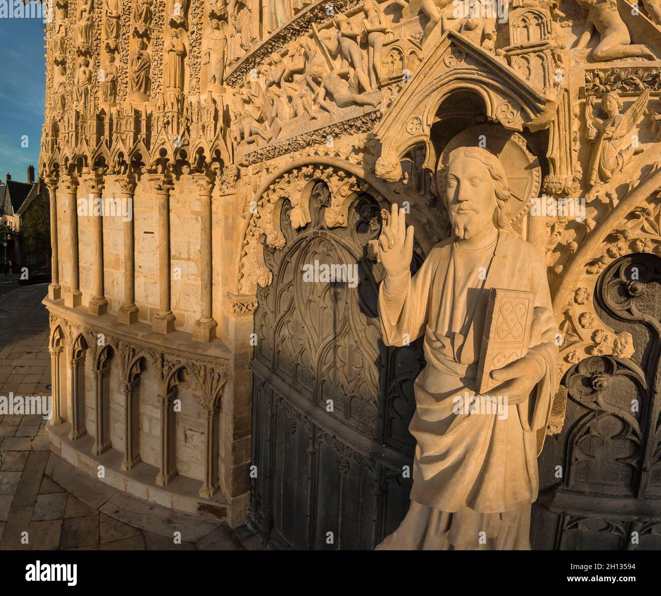 FRANCE, CHER (18) BOURGES. CATHEDRAL SAINT ETIENNE. AERIAL VIEW OF ...