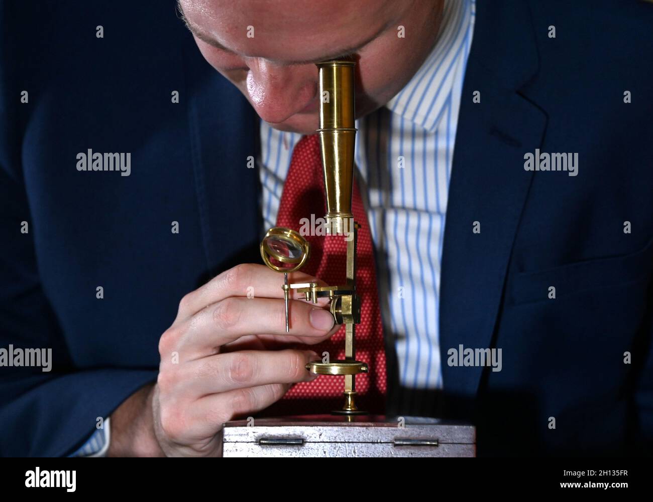 Darwin family microscope hires stock photography and images Alamy