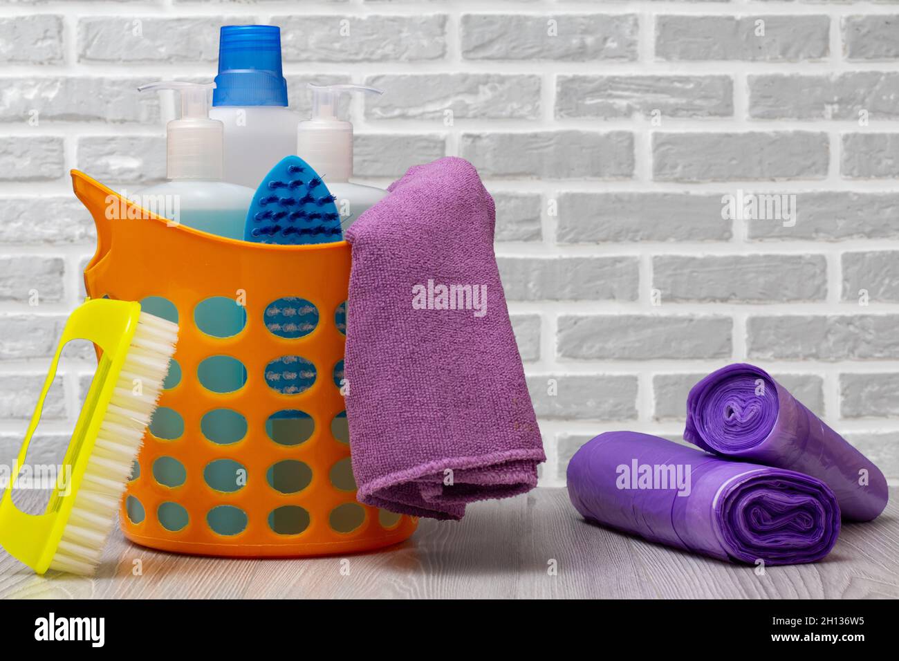 Bottle washer hi-res stock photography and images - Page 15 - Alamy