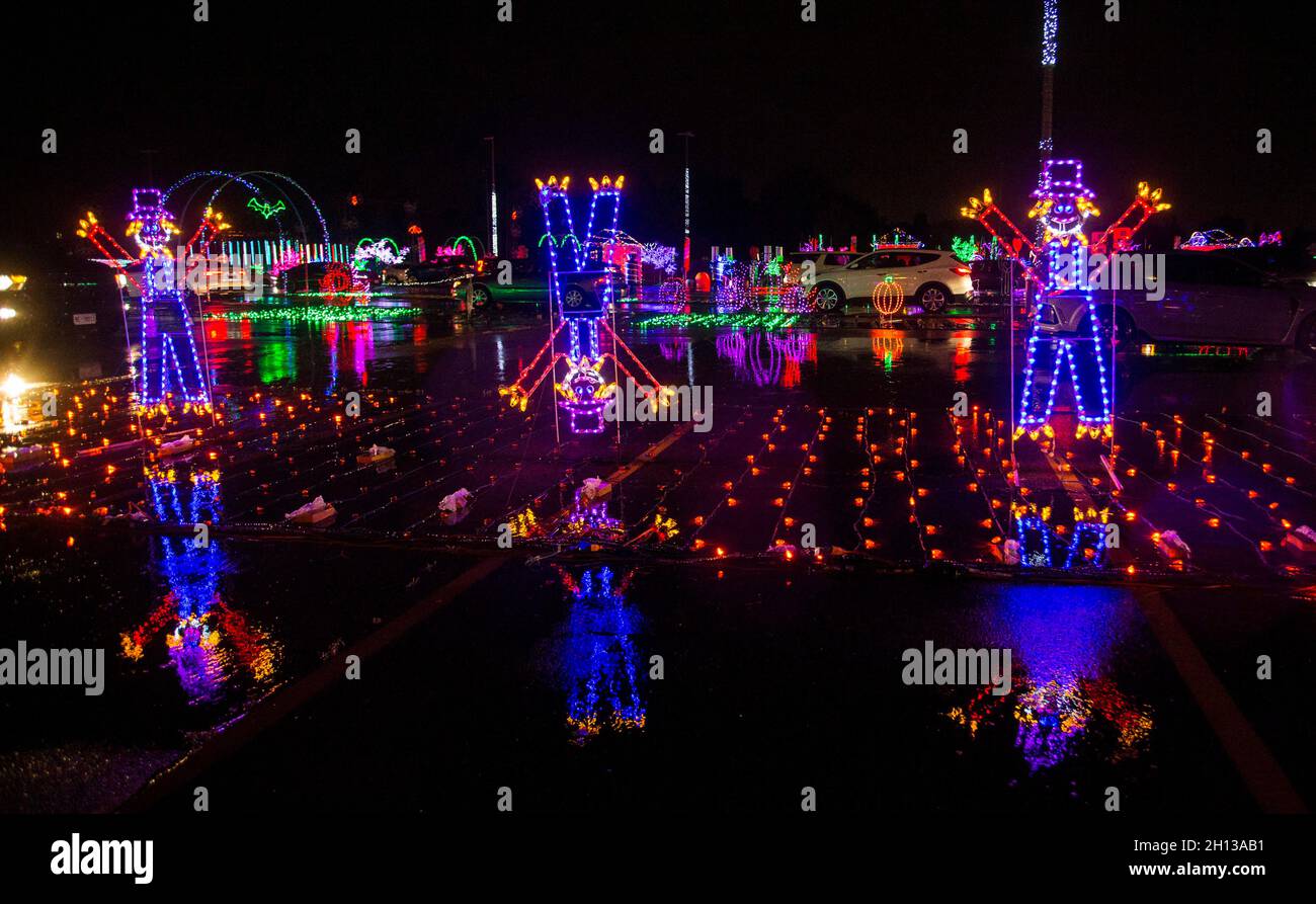 Ontario, Canada. 15th Oct, 2021. People drive cars to visit a drive