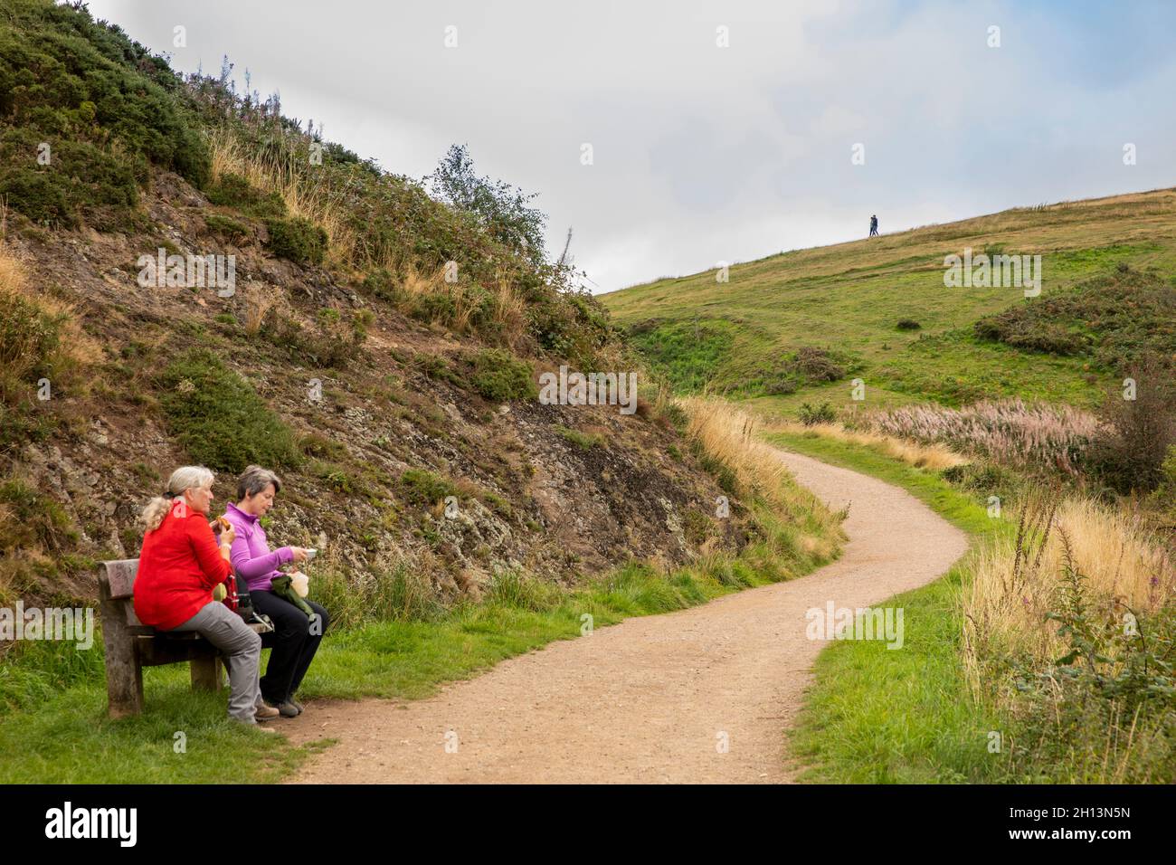 UK, England, Worcestershire, West Malvern, Westminster Bank, walkers resting on path up Sugarloaf Hill to Worcestershire Beacon Stock Photo