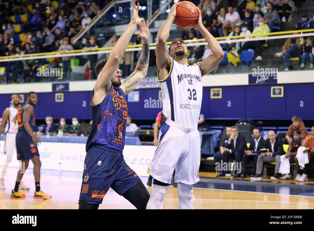 Levallois, France. 15th Oct, 2021. Vince HUNTER (32) of Boulogne-Levallois  during the French championship, Betclic Elite Basketball match between  Metropolitans 92 and BCM Gravelines-Dunkerque on October 15, 2021 at Palais  des Sports