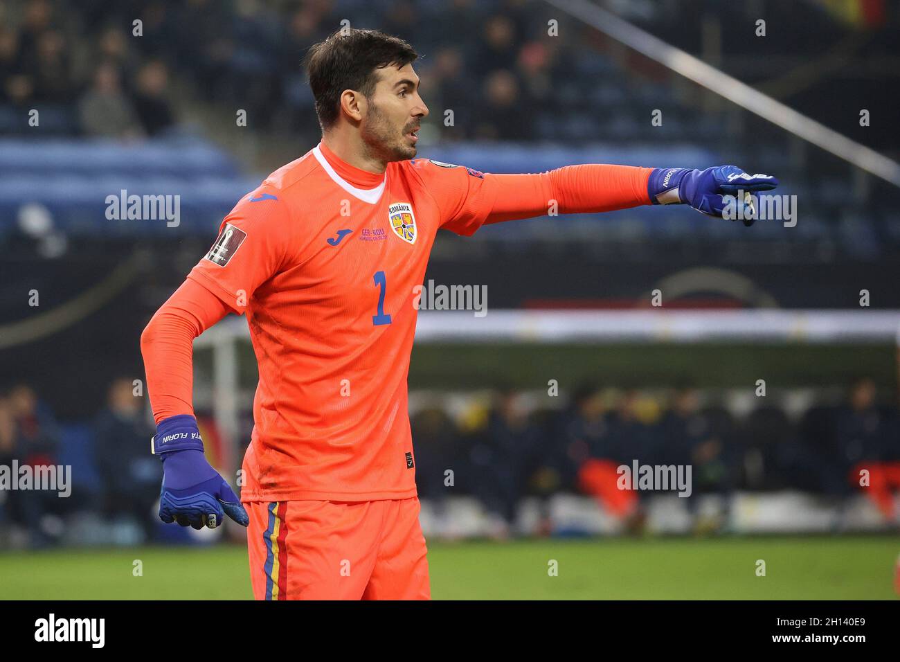 Hamburg, Deutschland. 08th Oct, 2021. firo: 08.10.2021 Fuvuball: Soccer: DFB National Team WM QUALIFICATION Germany - Rumv§nien 2: 1 Florin Nita, gesture, goalwart, RUM/dpa/Alamy Live News Stock Photo