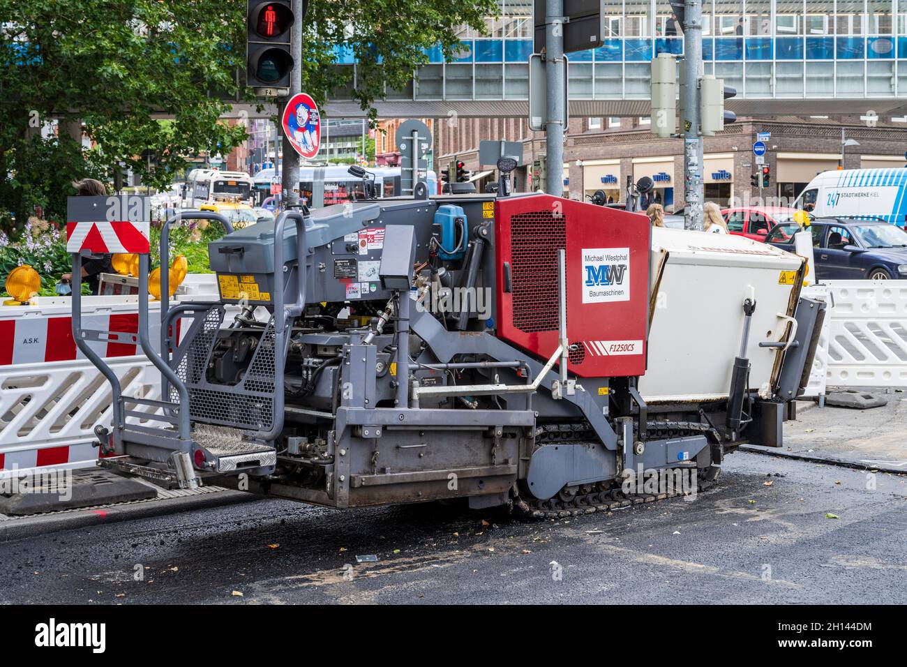 Straßenbauarbeiten zur Fahrbahnerneuerung in Kiel sorgen für Verkehrsstaus in der Innenstadt Stock Photo