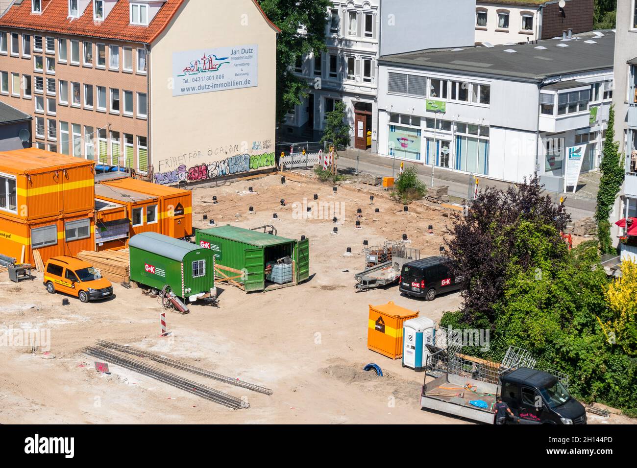 Eine Baustelle in der City von Kiel auf der zunächst eine Pfahlgründung für das Funament erstellt wird Stock Photo