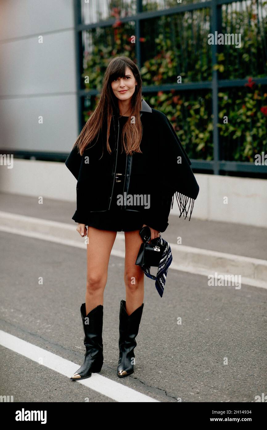 Street style, Leia Sfez arriving at Hermes Spring Summer 2022 show
