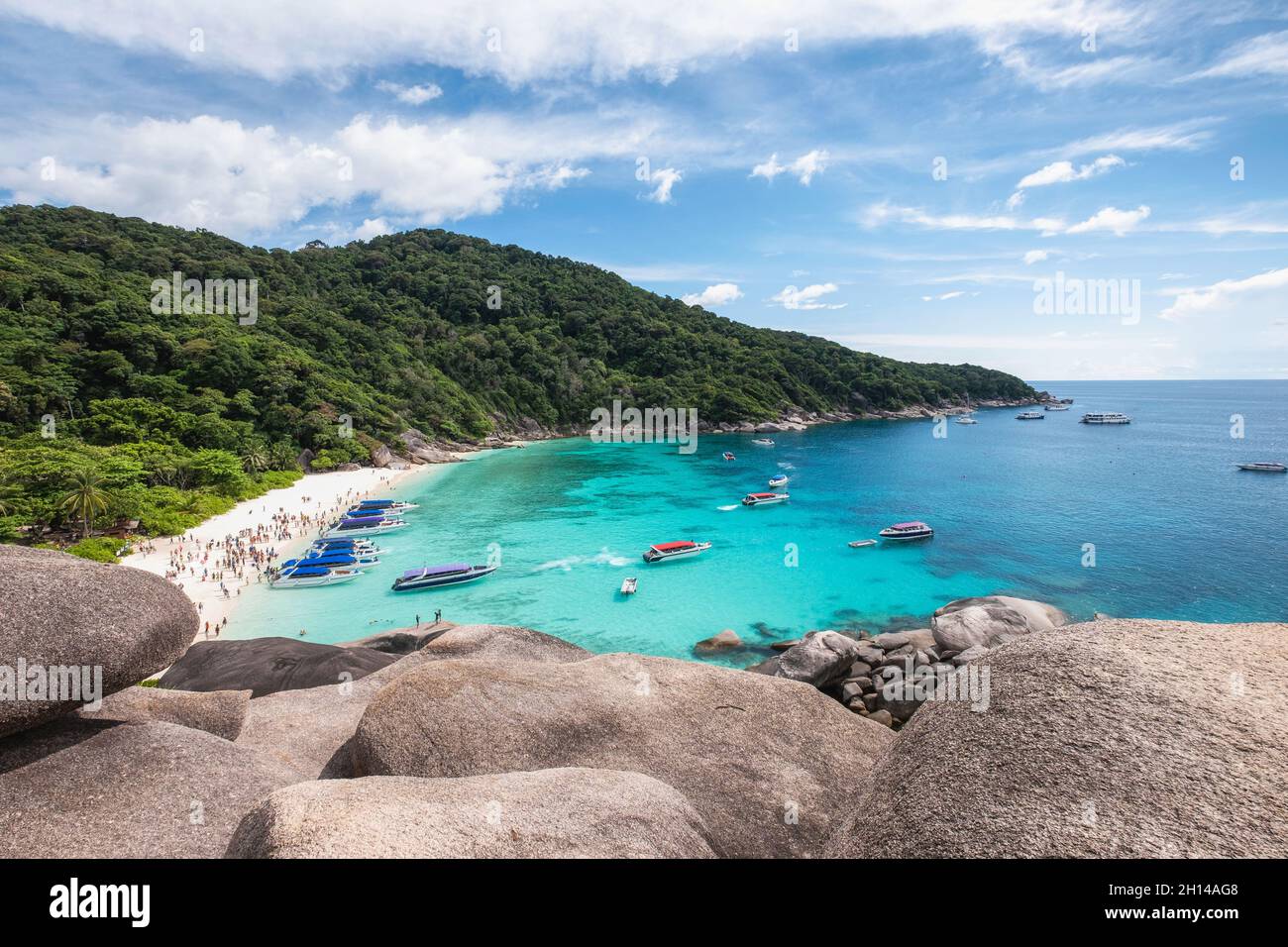 viewpoint-of-similan-island-with-tourists-traveling-and-speedboat-on